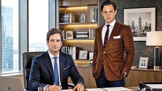 Imagen para el artículo: Santiago Caputo y los hermanos Neuss: la trama empresarial detrás del poder libertario
