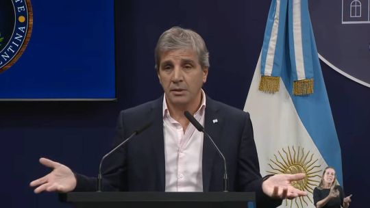 Imagen para el artículo: Luis Caputo afirmó que no habrá “ajuste” adicional para compensar la baja de retenciones al agro
