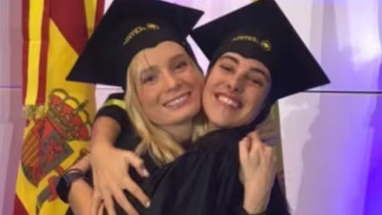 Imagen para el artículo: Los videos cantando que sube "Fini" Lanusse, la protagonista del caso Propofest