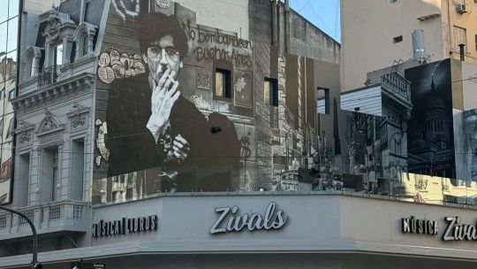 Imagen para el artículo: El retrato callejero de Charly García que hace hablar a las redes