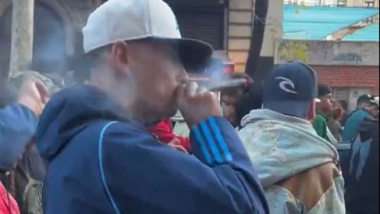 Imagen para el artículo: Fake news: las imágenes de jóvenes fumando marihuana no son de la marcha universitaria