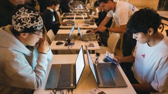 Imagen para el artículo: Cómo una feria laboral reunió a 5 mil jóvenes con empresas y lanzó una IA para el empleo inclusivo