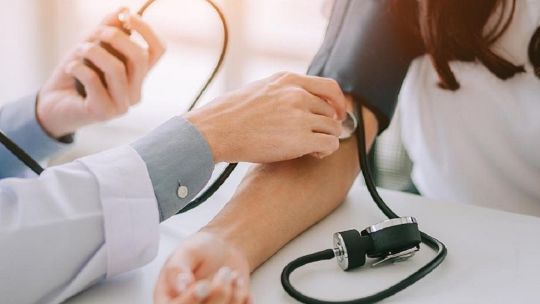 Imagen para el artículo: Presión alta: los cardiólogos advierten que el gran desafío sigue siendo detectarla a tiempo