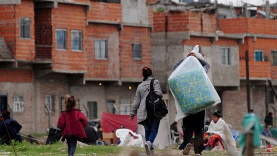Imagen para el artículo: La UNC le responde al Indec de Milei: cómo es el Índice de Pobreza Multidimensional que medirá "más allá del ingreso"