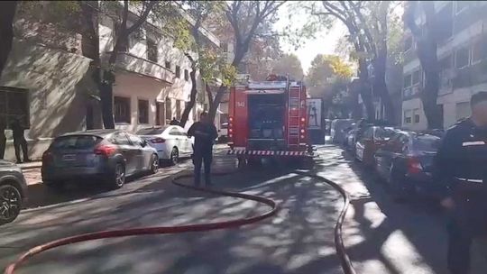 Imagen para el artículo: Incendio y pánico en Palermo: se prendió fuego un edificio y varias familias quedaron atrapadas