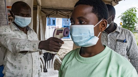 Imagen para el artículo: Qué se sabe sobre la epidemia de ébola en África: más de noventa muertos y la OMS alerta por "tiempos peligrosos"