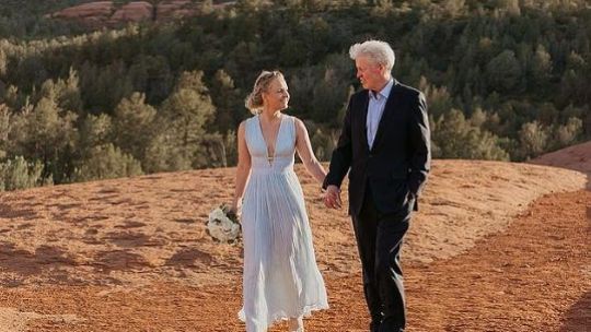 Imagen para el artículo: Charles Spencer se casó en secreto: quién es la arqueóloga que conquistó al hermano de Lady Di