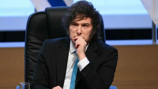 Imagen para el artículo: Encuesta: la desaprobación de Milei llega al 58.3% y se consolidan las figuras de Myriam Bregman y Axel Kicillof