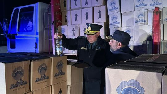 Imagen para el artículo: Cuento del tío mayorista: simularon una compra y robaron un cargamento de aceite de $28 millones