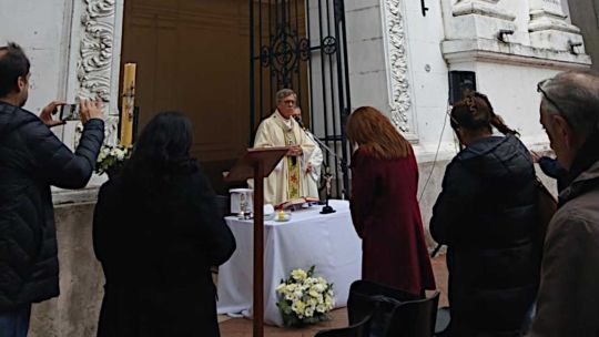 Imagen para el artículo: El arzobispo Jorge García Cuerva denunció que las obras de la Ciudad dañaron la histórica iglesia de Santa Catalina