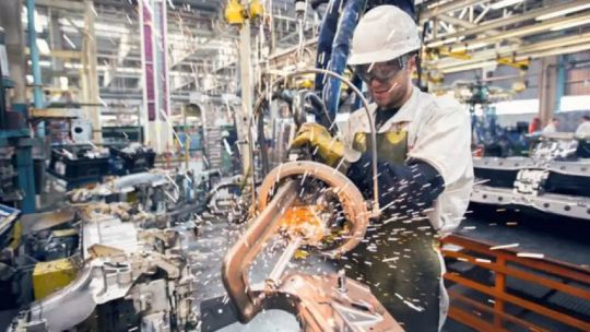 Imagen para el artículo: La industria y la construcción mostraron caídas mensuales en abril, según el INDEC