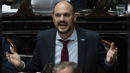 Imagen para el artículo: Cruce en Diputados: un legislador de UxP llamó “borderline” a Milei y desató una fuerte pelea con libertarios