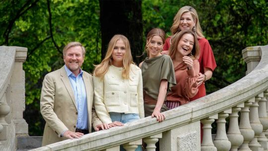 Imagen para el artículo: Fotogalería: La reina Máxima y su familia iniciaron sus vacaciones de verano y anticiparon que irán al Mundial 2026