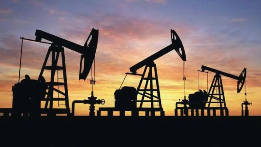 Imagen para el artículo: Petróleo: el Brent cayó por debajo de los u$s100 tras señales de acuerdo entre EE.UU. e Irán por Ormuz
