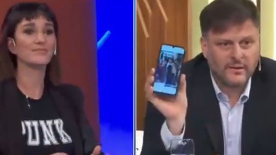 Imagen para el artículo: Momento viral: Leandro Santoro mostró cuando la libertaria Leila Gianni repartía volantes para él