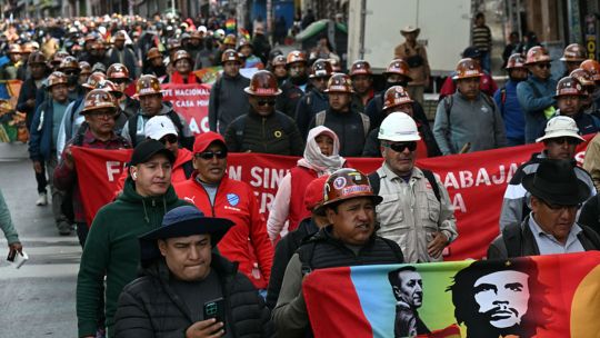 Imagen para el artículo: Contra las cuerdas y rodeado de piquetes, el Gobierno boliviano convoca de urgencia a los campesinos para frenar el caos