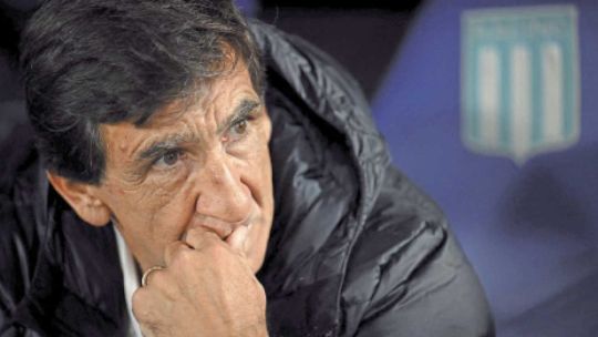 Imagen para el artículo: Por decisión de Milito, Costas dejará de ser el DT de Racing