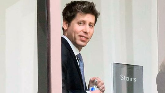 Imagen para el artículo: Chau GPT: sin rastros del megamillonario proyecto de IA, anunciado antes de las elecciones