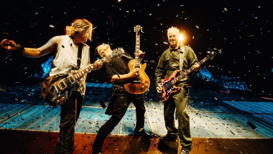 Imagen para el artículo: Airbag convirtió Vélez en una guerra rockera entre pogos salvajes, un avión gigante y un setlist que rompió todas las reglas
