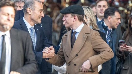 Imagen para el artículo: La foto que posteó Santiago Caputo para descomprimir la interna con los Menem