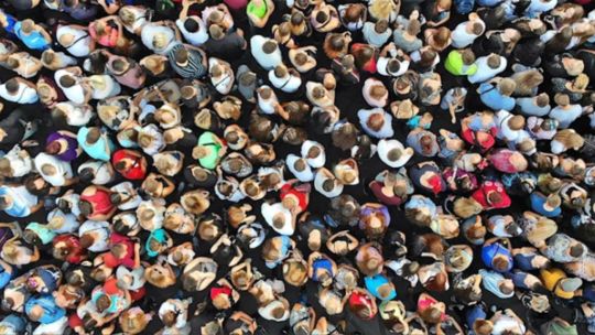 Imagen para el artículo: Un informe internacional advierte que el colapso poblacional global comenzará en 2064 debido a la caída drástica de la natalidad