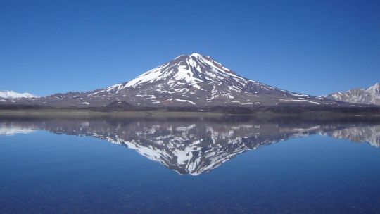 Imagen para el artículo: Así es el nuevo sello postal con el que el Correo Argentino homenajeó a la Laguna del Diamante de Mendoza