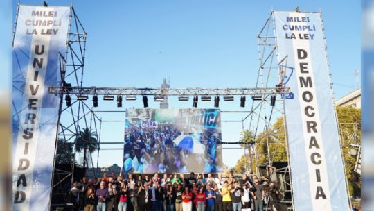Imagen para el artículo: "Señores jueces, que Milei cumpla la ley": la protesta universitaria se mueve a Tribunales