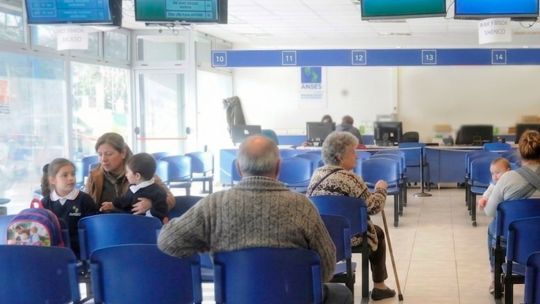 Imagen para el artículo: Pagos de ANSES: las asignaciones y jubilaciones que se acreditan este viernes 19 de junio