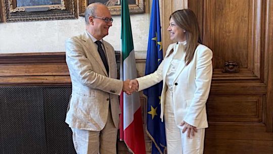 Imagen para el artículo: Pettovello espera reunirse con el Papa León XIV en Roma, en una convocatoria internacional de ministros de Educación