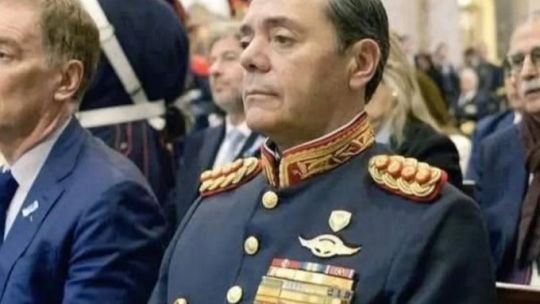 Imagen para el artículo: Polémica en las redes por las condecoraciones del ministro de Defensa