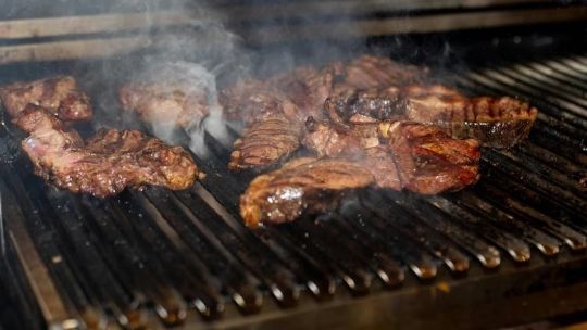 Imagen para el artículo: El asado se mantuvo estable en Córdoba: cuánto costó reunir a 10 personas en mayo