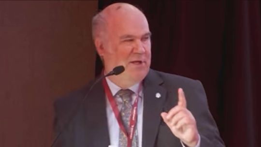Imagen para el artículo: El secretario de Agricultura se enojó porque no lo aplaudieron: "Un poco de flow"