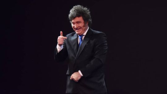 Imagen para el artículo: Javier Milei y Luis Caputo vuelven a defender el modelo económico ante el círculo rojo financiero