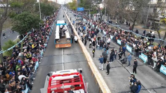 Imagen para el artículo: La competencia del sándwich más largo del mundo que terminó en saqueo