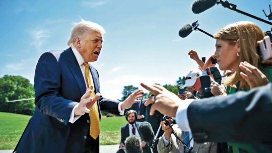 Imagen para el artículo: Trump lanzó una dura advertencia a Netanyahu: "Podrías quedarte solo frente a Irán muy pronto"