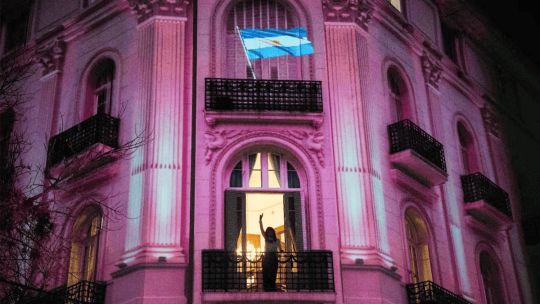 Imagen para el artículo: Para Cristina Kirchner: proyectaron la Casa Rosada en San José 1111