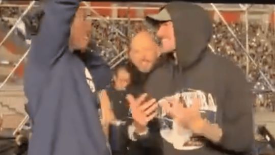 Imagen para el artículo: El lobbista libertario Leonardo Scatturice bailando con De Paul en el show de Tini