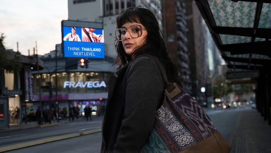 Imagen para el artículo: Dana Buttigliero, la influencer del conurbano que conquistó a Zuckerberg y hoy impone la vanguardia de la moda tailandesa en Buenos Aires
