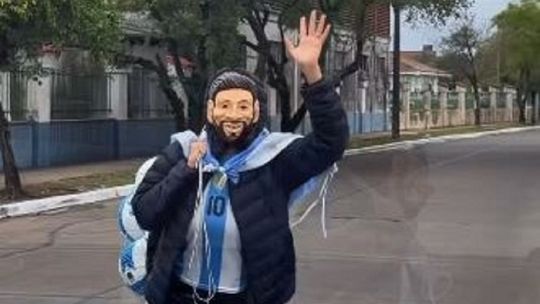 Imagen para el artículo: Viral en redes: la diputada libertaria Virginia Gallardo se disfrazó de Messi y estallaron las críticas