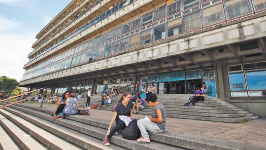 Imagen para el artículo: Universidades: los alumnos usan IA, mucho