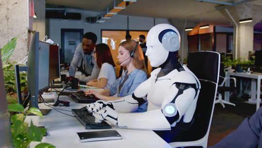Imagen para el artículo: Inteligencia Artificial: ocho de cada diez personas ya la usan, pero el 54% desconfía de la información que produce