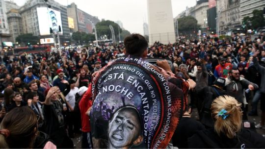 Imagen para el artículo: Galería de fotos: la vigilia de los fanáticos del Indio Solari en el Obelisco