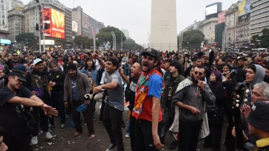 Imagen para el artículo: Incidentes en el Obelisco 10 detenidos y 2 policias heridos en el banderazo homenaje al Indio Solari