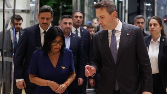 Imagen para el artículo: Delcy Rodríguez desembarcó sorpresivamente en Turquía tras su paso por India