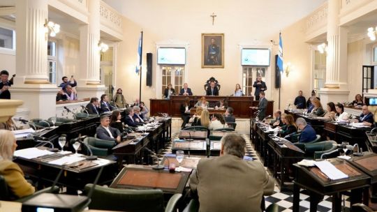 Imagen para el artículo: Crece la tensión en Corrientes por el proyecto oficialista para cambiar el Estatuto "a espaldas de los docentes"