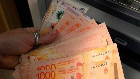 Imagen para el artículo: La clase media sigue retrocediendo: 6 de cada 10 argentinos muestra complicaciones económicas