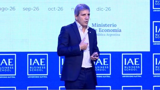 Imagen para el artículo: Luis Caputo fulminó la potencial candidatura de Kicillof a presidente: "Toman a la gente por boluda"