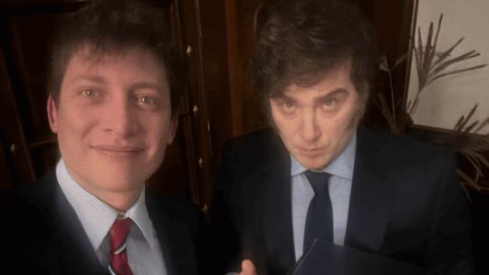Imagen para el artículo: El críptico mensaje de Santiago Caputo sobre su lealtad a Milei: fue al velorio de su padre