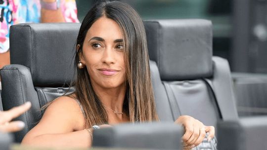 Imagen para el artículo: Antonella Rocuzzo cruzó a la doctora que habló de "retoques faciales" de Messi: "¡No pegaste una!"