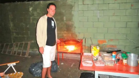 Imagen para el artículo: El pasado sin lujos de Adorni: "Se compraba salchichas vencidas y laburaba en Gritalo TV"